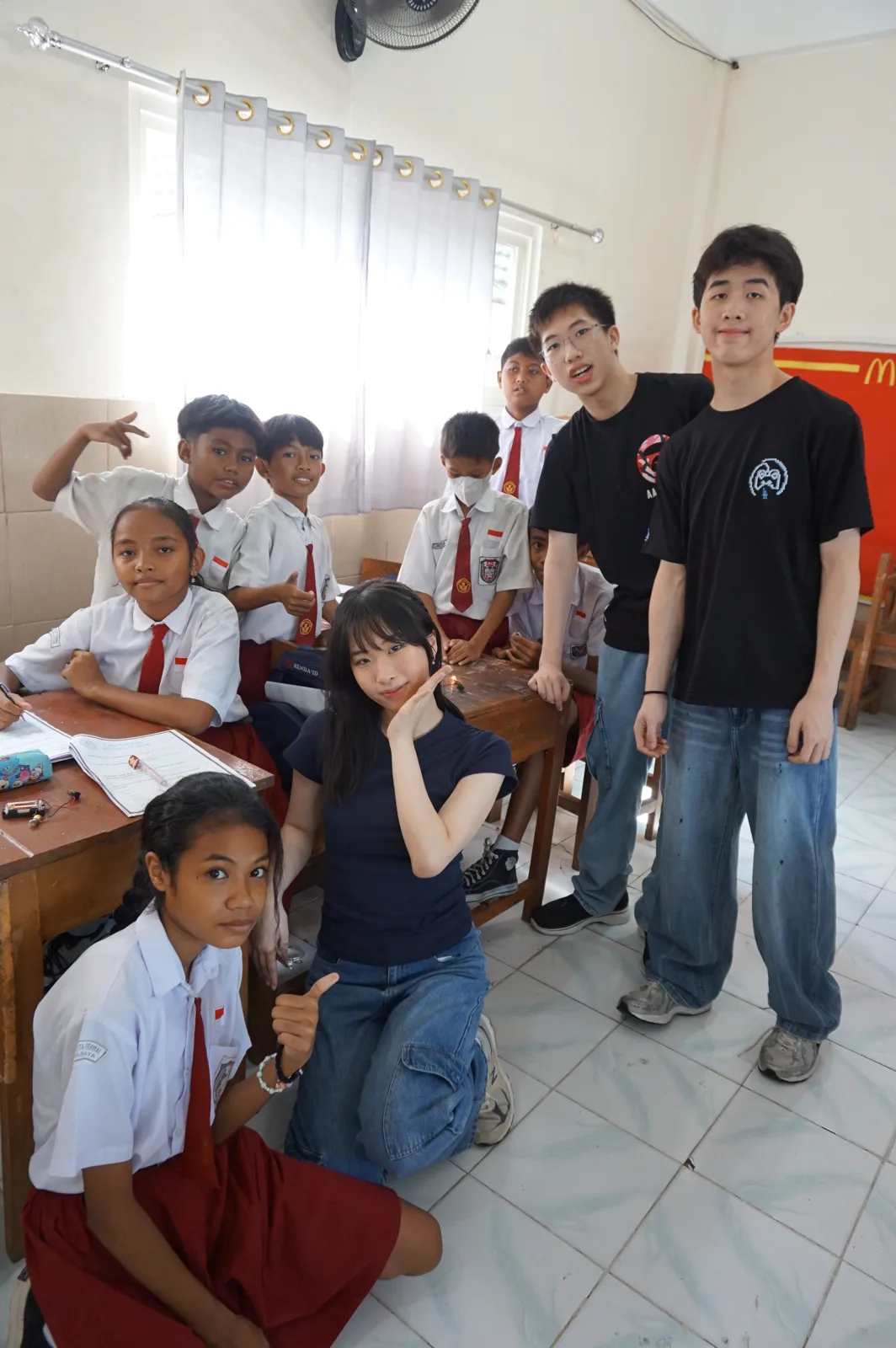 EclipseLearns volunteers with a classroom group